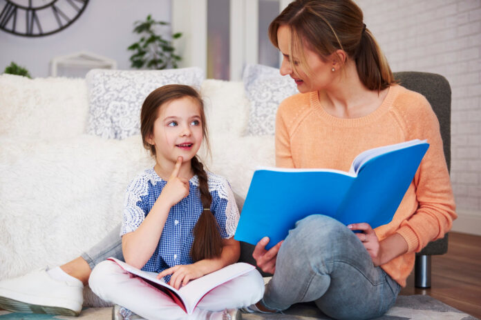 Cum îți determini copilul să citească: Strategii și sfaturi