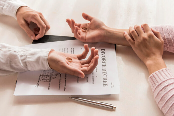 Cum Te Ajută Notarul în Cazul unui Divorț: Rolul lor Esențial în Procesul de Separare Legală