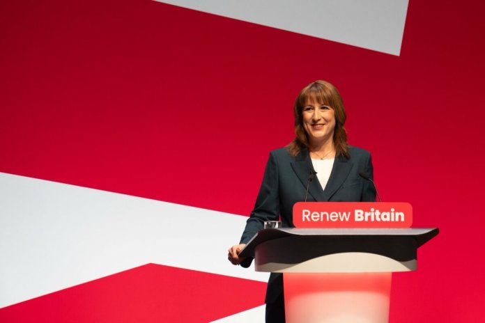 Salariul minim din Regatul Unit se majorează cu 4,1%, fiind printre cele mai semnificative din Europa