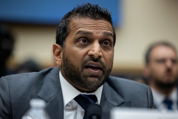 Șeful FBI din SUA a dăruit arme 3D oficialităților din Noua Zeelandă. De ce gestul a fost considerat nepotrivit