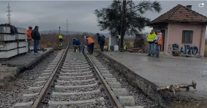 Traficul a fost reluat pe DN73 între Râșnov și Cristian după 38 de ore de intervenții la trecerea nivelată cu calea ferată