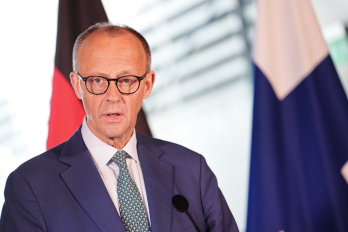 Germania se confruntă cu o criză semnificativă: Guvernul Friedrich Merz este amenințat de revolta tinerilor din partid împotriva reformei pensiilor.