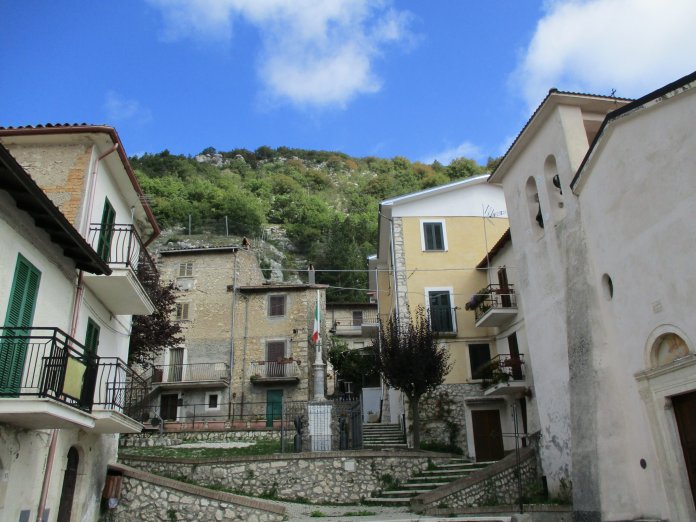 Italia sărbătorește primul copil venit pe lume într-un sat după 30 de ani. Motivele crizei demografice.