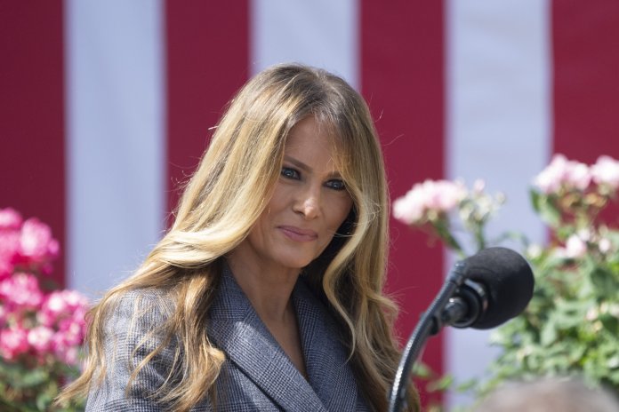 Melania Trump a inaugurat iluminarea pomului național de Crăciun.