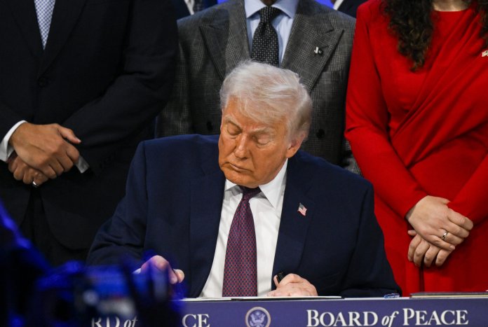 Criza Groenlanda devine mai acută: Trump îndeamnă Europa la reacții de represalii