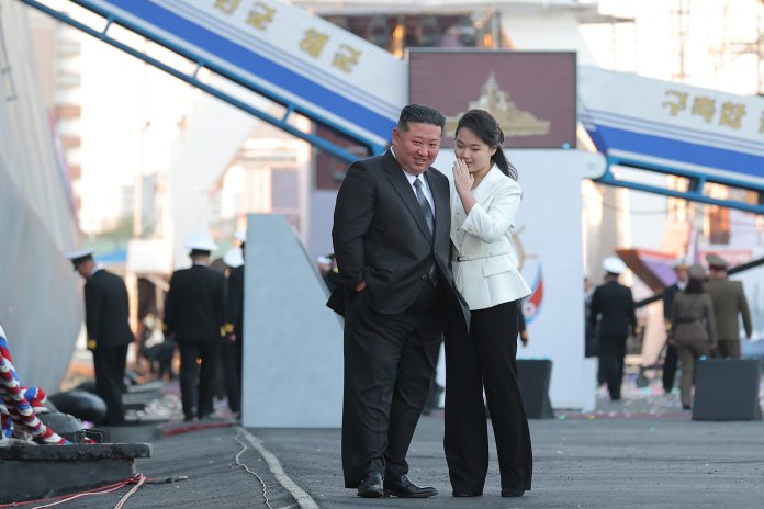 Kim Jong Un a efectuat o vizită la mausoleul familiei, împreună cu fiica sa.