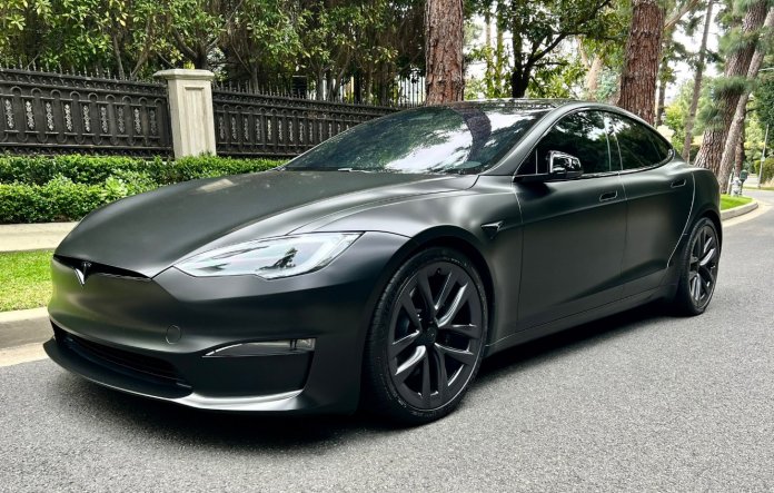 Tesla abandonează fabricația anumitor modele pentru a se focaliza pe androizi.