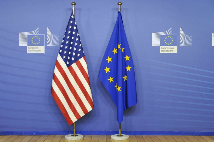 UE suspendă pachetul comercial de contracarare de 93 de miliarde de euro împotriva SUA pentru o perioadă de 6 luni.