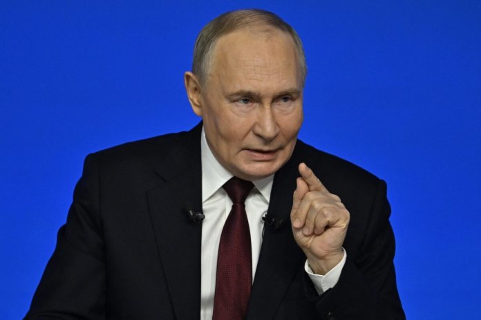 Vladimir Putin îl observă pe Nicușor Dan