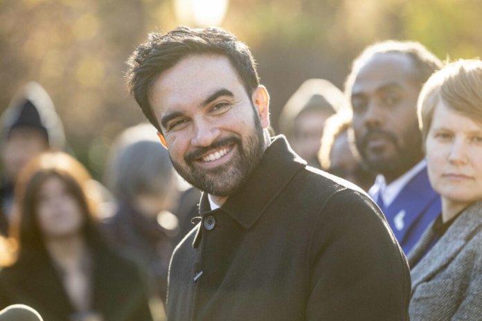 Zohran Mamdani își ia angajamentul de primar al New Yorkului într-o ceremonie emblematică în subteran.