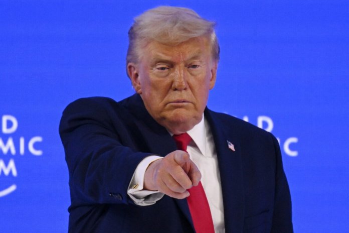 Trump avertizează Iranul cu consecințe „extrem de traumatizante” dacă nu va consimți la un acord.