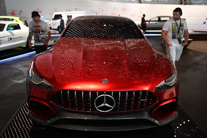 Zeci de mii de automobile din străinătate pătrund în Rusia prin China, ocolind sancțiunile impuse de conflictul din Ucraina.