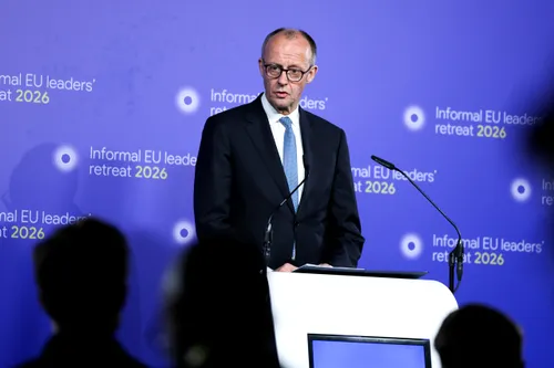 Germania permite fără restricții plafonarea prețurilor la benzină: majorările sunt admise doar o dată pe zi, la ora prânzului. Germania permite fără restricții plafonarea prețurilor la benzină: majorările sunt admise doar o dată pe zi, la ora prânzului.