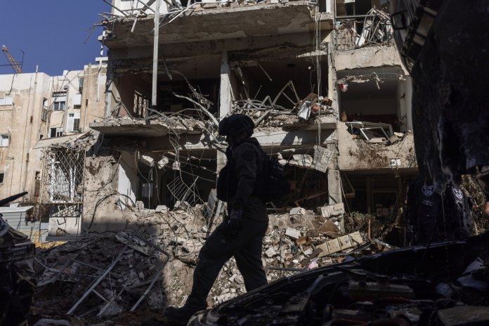 Războiul din Orientul Mijlociu, ziua 29: Trump anunță că Iranul se retrage, iar Teheranul raportează un atac în apropierea centralei nucleare de la Bushehr