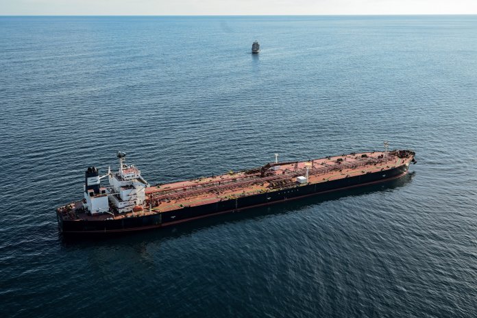 Rusia ar putea mobiliza nave militare pentru a acompania flota fantomă