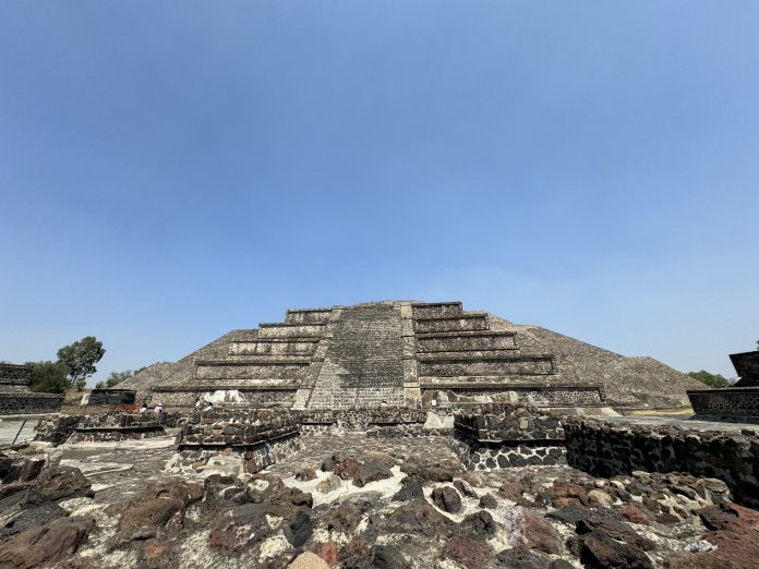 Cel puțin șapte indivizi au fost omorâți într-o împușcătură la piramidele Teotihuacan din Mexic.
