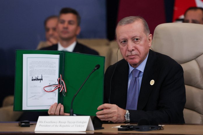 Erdogan l-a informat pe liderul NATO cu privire la acțiunile Turciei de relansare a discuțiilor între Ucraina și Rusia.