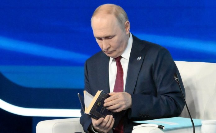 Kremlinul răspunde la criticile generate de avertismentul unui blogger că rușii „striviti” ar putea să se ridice împotriva lui Putin