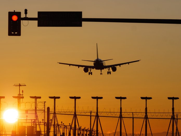 Patru aeroporturi din Italia implementează limitări pentru combustibil