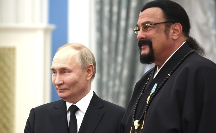 Ucraina a dezvăluit o rețea de furnizare de arme pentru Steven Seagal și alte figuri pro-ruse.