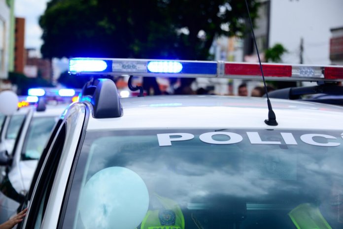 Un primar din Statele Unite a concediat toți ofițerii de poliție ai orașului din cauza că au făcut comentarii negative la adresa soției sale.