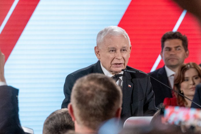 Criză în relațiile Polonia-Ucraina: Kaczynski cere executivului să încheie discuțiile privind aderarea Kievului la UE.