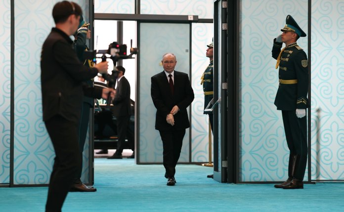 Putin a parafat / Rușii au posibilitatea de a respinge rambursarea datoriilor către creditorii „ostili” din Occident