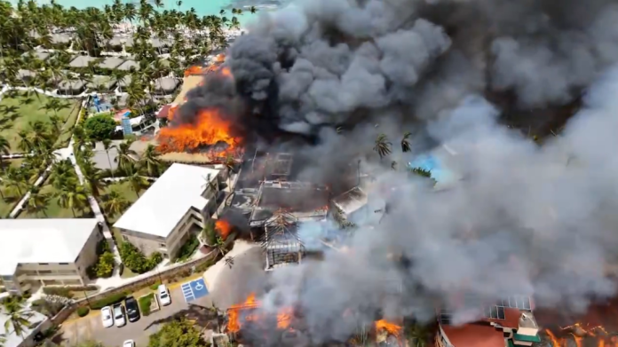 Republica Dominicană: Un vizitator a murit din cauza unui incendiu devastator într-un resort de lux situat pe coastă