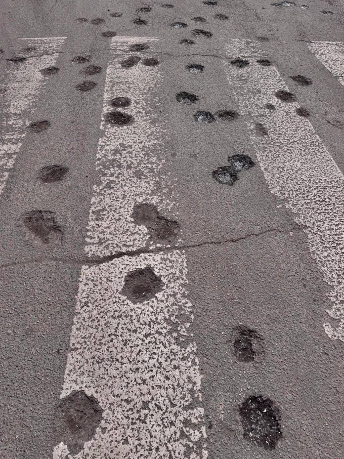 Rușii sunt învinovățiți de folosirea muniției cu dispersie în assaultul de la Dnipro pentru a genera cât mai multe victime civile.