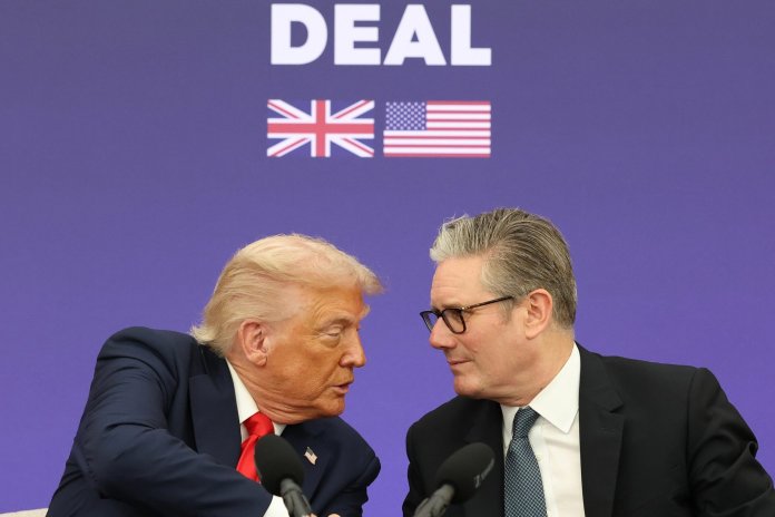 Trump afirmă că Starmer va renunța la funcție după ce a „eșuat drastic în administrarea imigrației și a politicilor energetice”