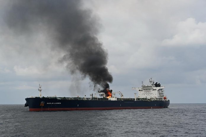 Atac asupra unei embarcațiuni comerciale în Marea Roșie; forțele britanice monitorizează desfășurarea evenimentelor.