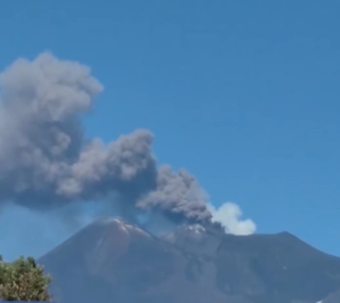 Cenușa deasupra Siciliei: Aeroportul din Catania a întrerupt zborurile