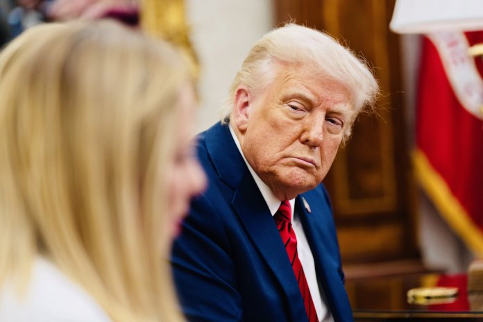 Trump își alterează din nou postura față de Meloni: O descrie ca fiind „o persoană plăcută”, dar aduce acuzații.