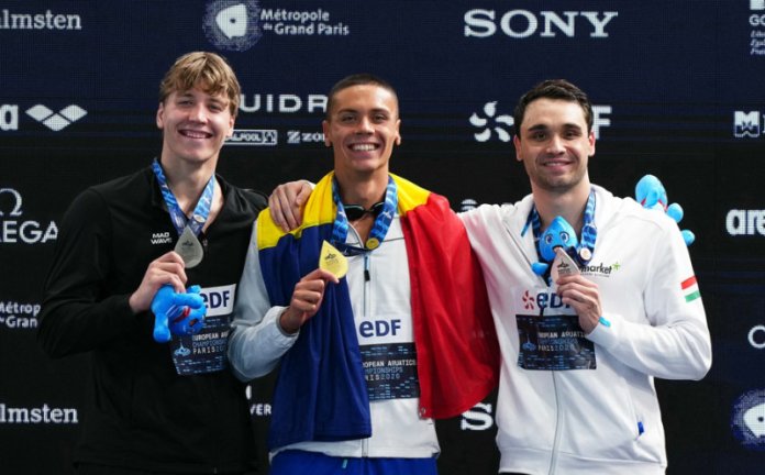 David Popovici obține al treilea titlu consecutiv la 100 de metri liber în cadrul Campionatului Mondial.