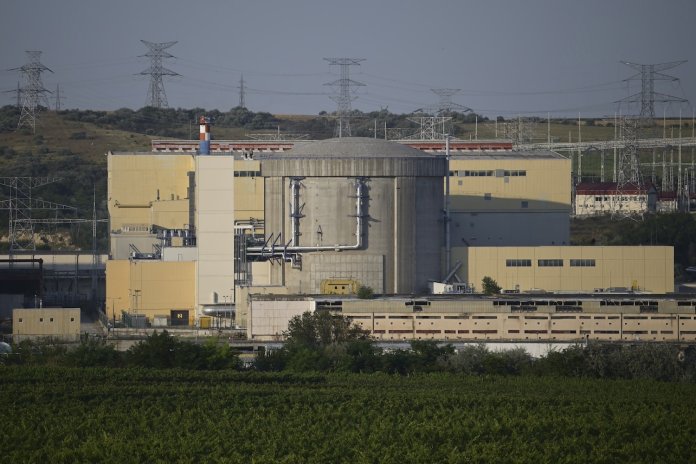 România renunță astăzi la energia nucleară: centrala de la Cernavodă își încetează activitatea permanent. Care sunt consecințele acestui fapt.