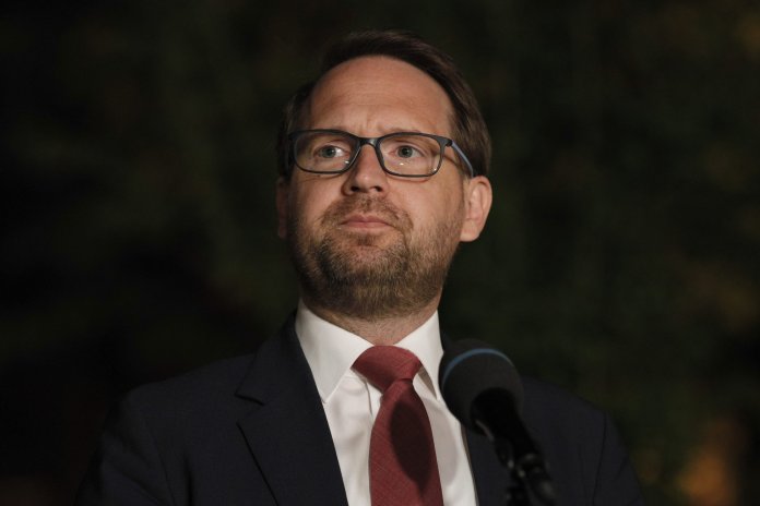 USR acuză CCR de „violare a Constituției”. Fritz: „Putem fi liniștiți: CCR-PSD a justificat că penalizarea nu se aplică mie, ci mandatului meu”